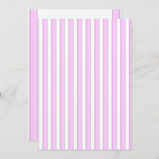 Roze stripes op witte aangepaste uitnodigingen (Voorkant / Achterkant)