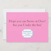 Roze strips, Dolphin en Zeemeerminnende Birthday P Kaart (Achterkant)