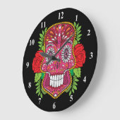 Roze suikerschedel met rode rozen groene bladeren grote klok (Hoek)