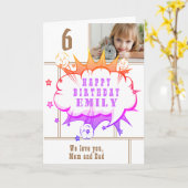 Roze Superheld Comic Speech Bubble Meisje Verjaard Kaart (Gele Bloem)