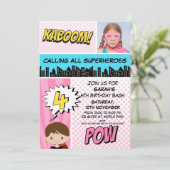 Roze superheld Foto 4th Birthday Party Invitation Kaart (Staand voorkant)