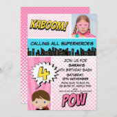 Roze superheld Foto 4th Birthday Party Invitation Kaart (Voorkant / Achterkant)