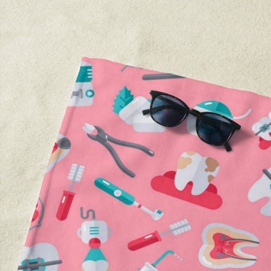 Roze tandheelkundig patroon strandlaken (In situ)