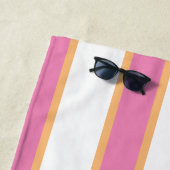 Roze Tangerine White Modern Preppy Stripes Beach Strandlaken (In situ)