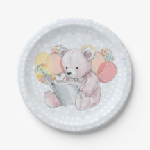 Roze teddybeer leest een boek 