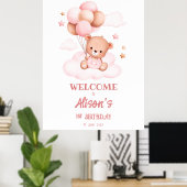 Roze teddybeer met ballonnen op wolken poster (Thuiskantoor)
