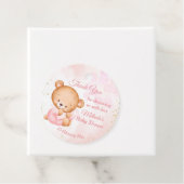 Roze teddybeer met een kussen baby shower bedankjes labels (In situ)