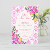 Roze tegelpatroon bloemkunst save the date (Staand voorkant)