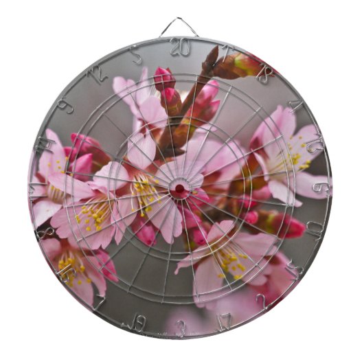 Roze tegen een grijze hemel Japanse Cherry Blossom Dartbord (Voorkant)