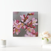 Roze tegen een grijze hemel Japanse Cherry Blossom Vierkante Klok (Huis)