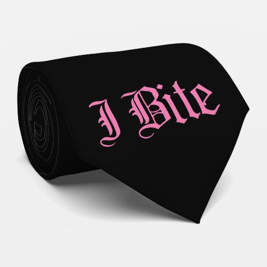 Roze tekst "I Bite" Stropdas (Opgerold)