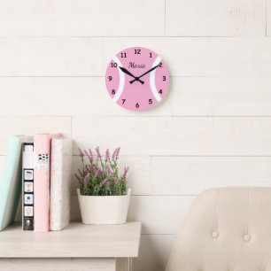 Roze tennisbal sport wandklok met aangepaste tekst
