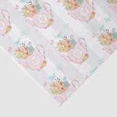 Roze theepot met bloemen en bustaartroep tissuepapier (Detail)