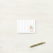 Roze theepot met bloemen en vlinders post-it® notes (Op bureau)