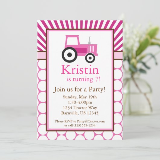 Roze tractor Boerderij Birthday Party nodigt uit Kaart (Staand voorkant)