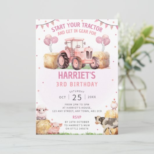 Roze Tractor Verjaardagsfeest Uitnodiging Boerderi (Staand voorkant)