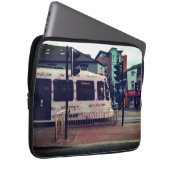 Roze tram laptop sleeve (Voorkant Rechts)