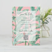 Roze Tropische Banaan Palm Bladeren Bruiloft QR Co Save The Date (Staand voorkant)