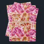 Roze tropische bladeren inpakpapier vel<br><div class="desc">Roze en beige palmbolletjes zijn te vinden op deze papierbladen,  die altijd leuk zijn.</div>