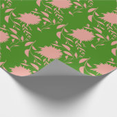 Roze tropische bloemen & bladeren op groen cadeaupapier (Hoek)