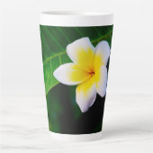 Roze Tropische Frangipani Kunst Latte Mok (Voorkant)