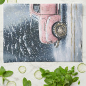 Roze  truck die een kerstboom vervoert theedoek (Gevouwen)