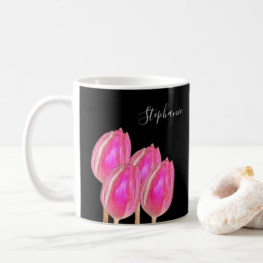 Roze Tulip Floral Monogram Naam Zwarte Aangepaste  Koffiemok (Met donut)