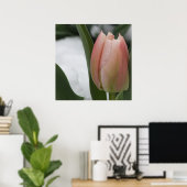 Roze tulp in sneeuw poster (Thuiskantoor)