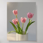 Roze Tulp Vaas Realisme Schilderij Poster (Voorkant)