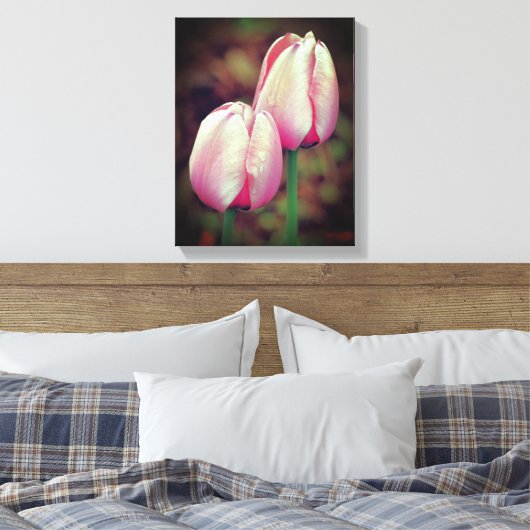 Roze tulpbloemen met regendruppels canvas afdruk (Insitu (Slaapkamer))