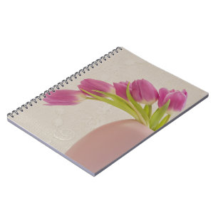 Roze tulpen en kant notitieboek