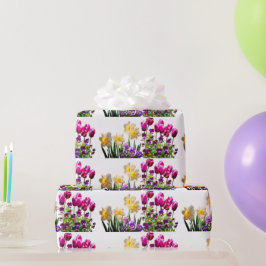 Roze tulpen en vuilnisbakken cadeaupapier