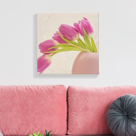 Roze tulpen in afgeronde roze vaas met kant canvas afdruk (Insitu (Woonkamer))