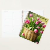 Roze tulpen in landelijke mand planner (Display)