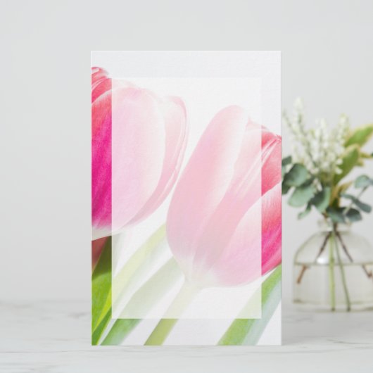 Roze tulpen met groene bladeren Foto Briefpapier (Staand voorkant)