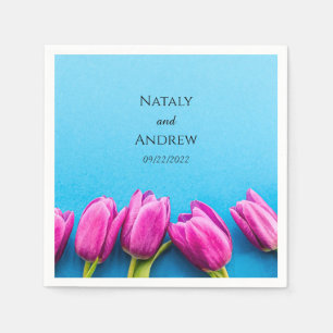 Roze tulpen op een blauwe achtergrond servet