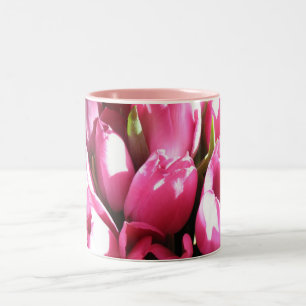 Roze tulpen tweekleurige koffiemok