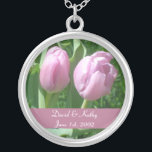 Roze tulpen Vloeiend Ketting<br><div class="desc">Dit zijn roze tulpen. Maakt een geweldig cadeau voor een geliefde. Namen en datum kunnen worden gewijzigd in uw eigen. Voer ze in in de tekstvakken rechts</div>