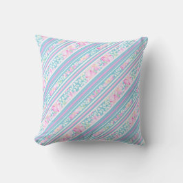 Roze, turquoise, witte rozen en gestreepte kussen
