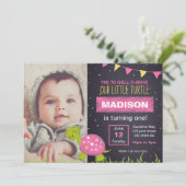 Roze Turtle Chalk Birthday Uitnodiging met foto (Staand voorkant)