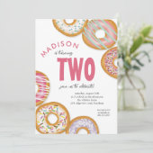 Roze Twee Donut Tweede Verjaardagsfeestje Kaart (Staand voorkant)