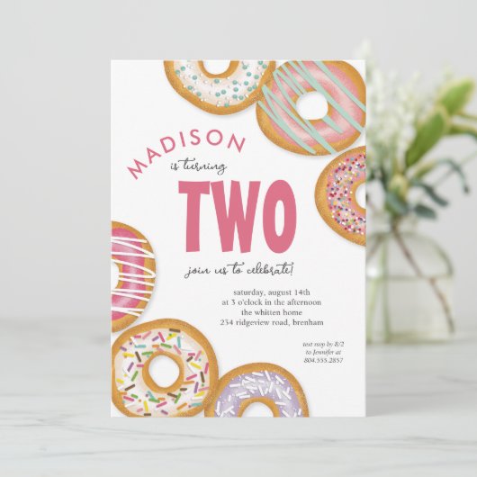 Roze Twee Donut Tweede Verjaardagsfeestje Kaart (Staand voorkant)