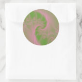 Roze Twist op Groene Ronde Sticker (Tas)