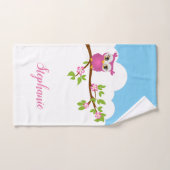 Roze uil op een filiaal bad handdoek (Handdoek)