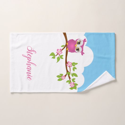 Roze uil op een filiaal bad handdoek (Handdoek)