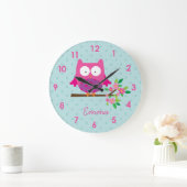 Roze uil op een tak gepersonaliseerde wandklok (Huis)