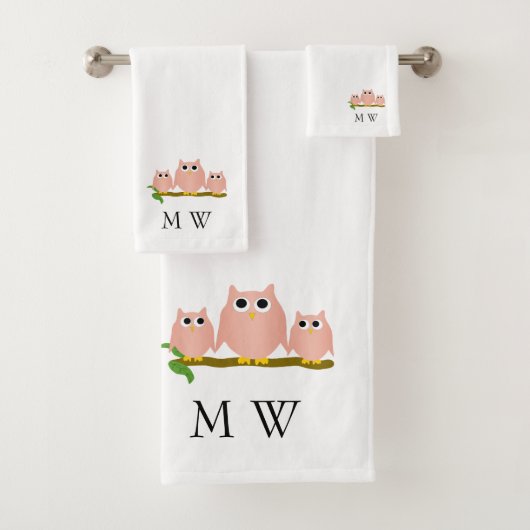 Roze Uilen Ontwerp Monogram Bad Handdoek (Insitu)