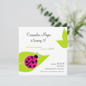 Roze uitnodiging voor het plein van het Ladybug (Staand voorkant)
