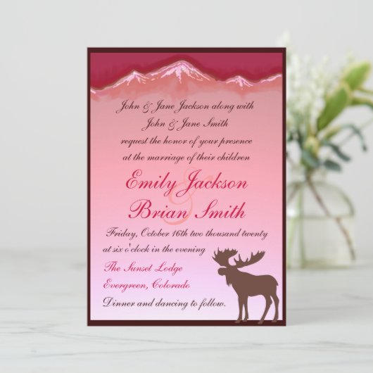 Roze uitnodigingen voor artistieke bruiloft op ber (Staand voorkant)