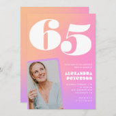 Roze uitnodigingen voor haar 65e verjaardag Retro  (Voorkant / Achterkant)